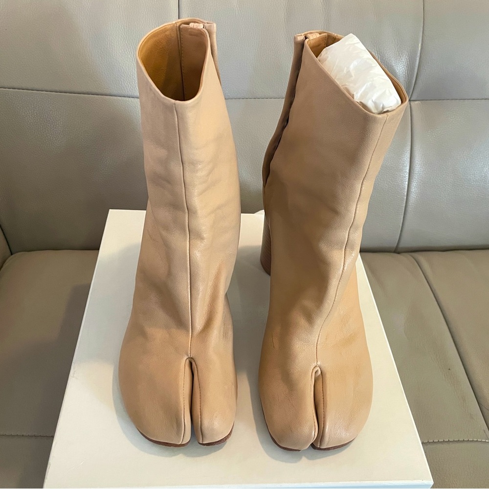 ICONIC Maison Margiela Tabi Vintage Leather boot Size 40 Color- Bisnchetto